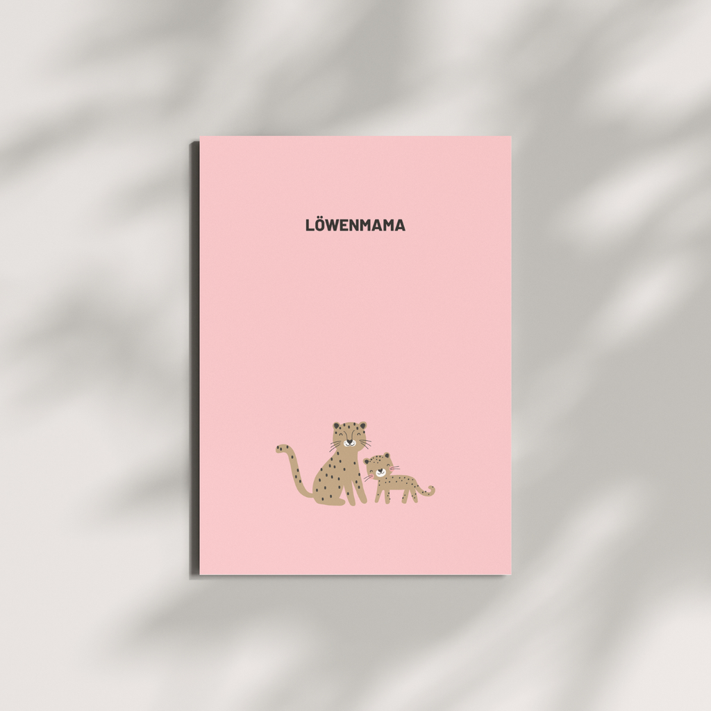 Postkarte „Löwenmama“ – Glückwunschkarte für Mamas zur Geburt