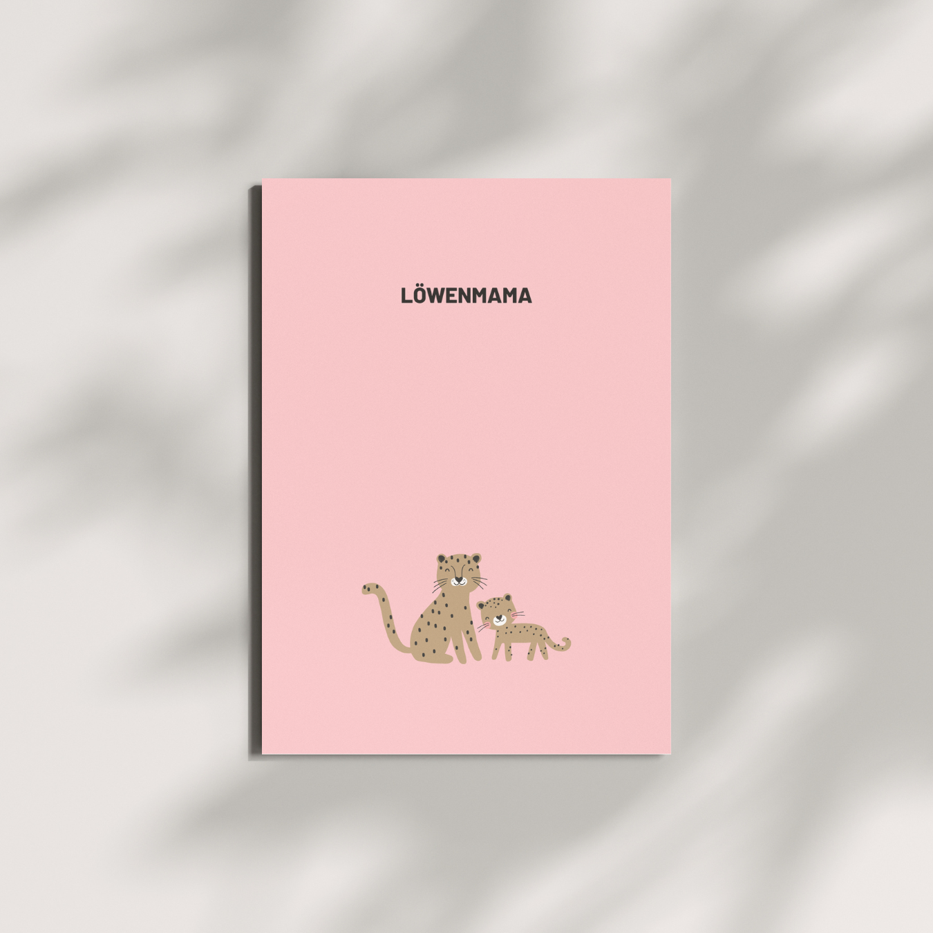 Postkarte „Löwenmama“ – Glückwunschkarte für Mamas zur Geburt