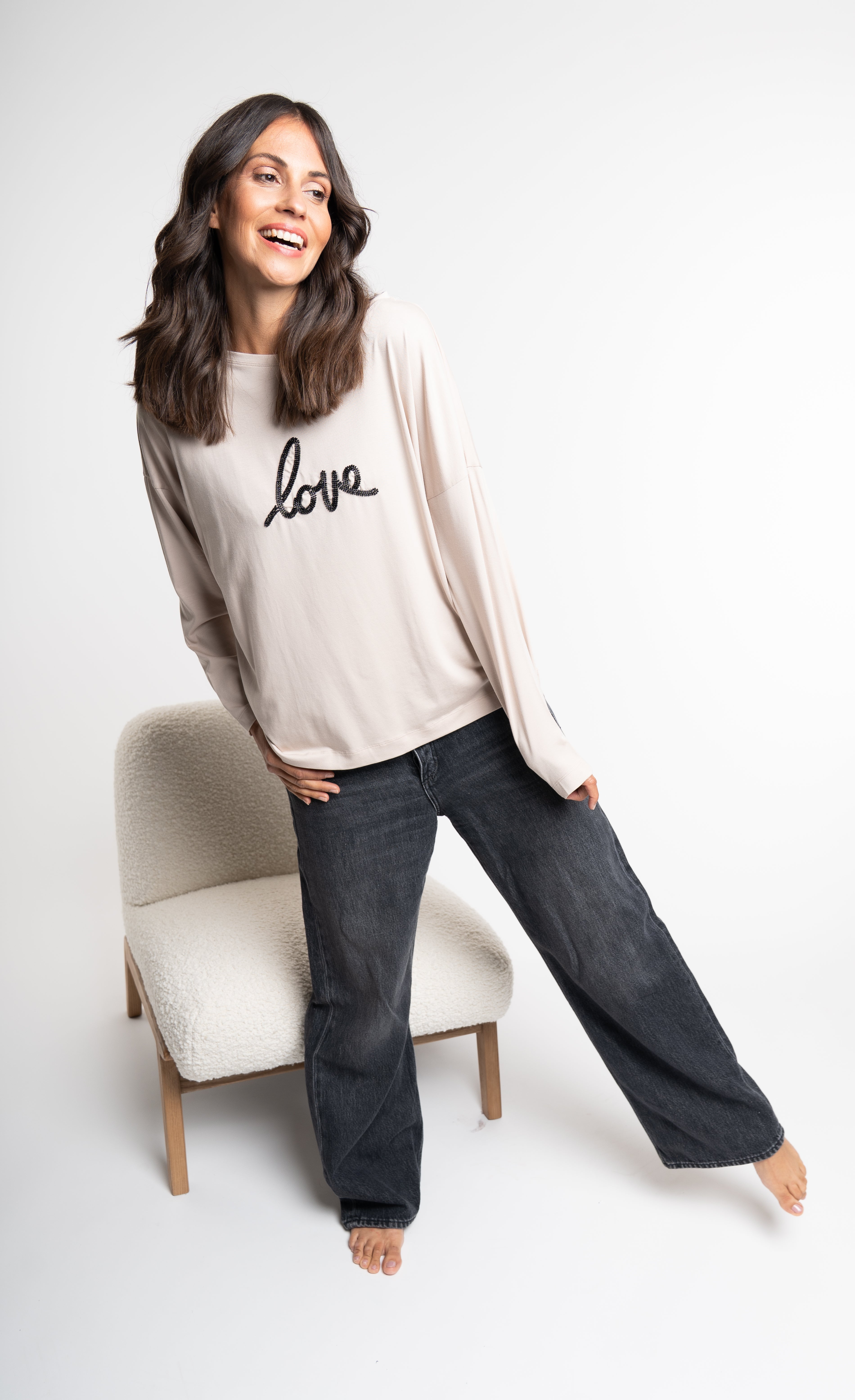 Oversized Shirt mit Bruststickerei "love", Beige