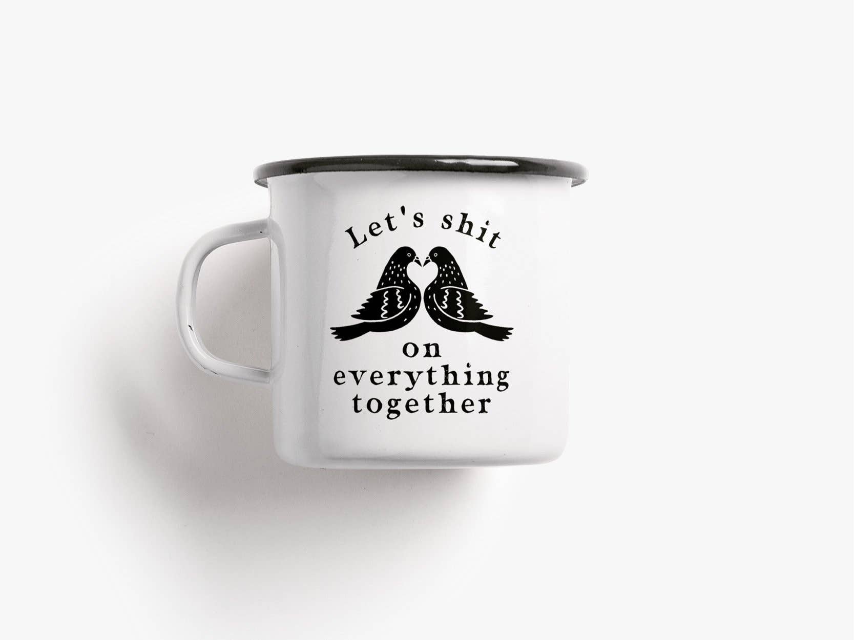 Emailletasse „Shit“ – Outdoor-Tasse Schwarz-Weiß | typealive