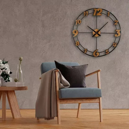 WANDUHR AUS METALL UND HOLZ