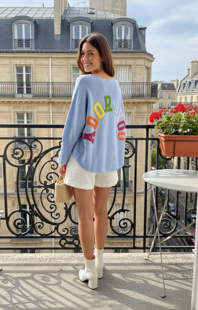 Pullover „Adore You“ – Strick mit Regenbogen-Stickerei auf dem Rücken von MOOYA