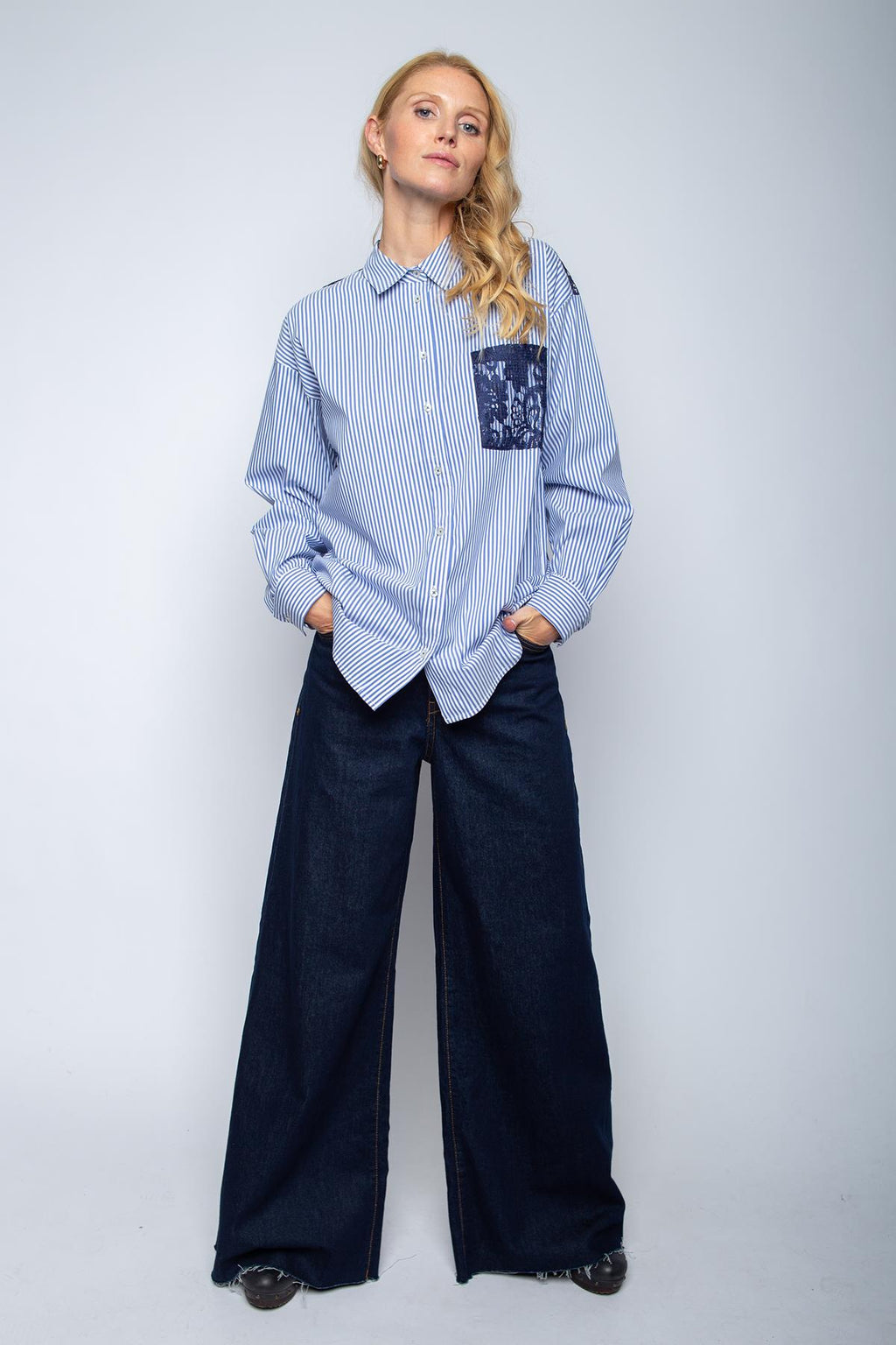 Hemdbluse von Emily van den Bergh mit Spitzeneinsatz