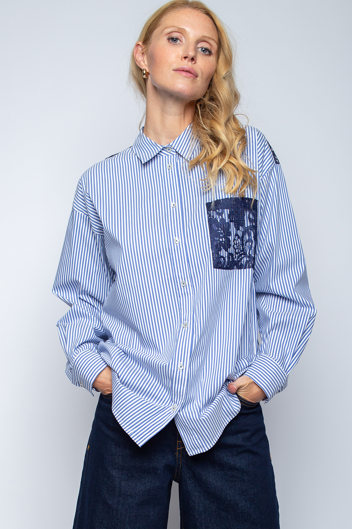 Hemdbluse von Emily van den Bergh mit Spitzeneinsatz