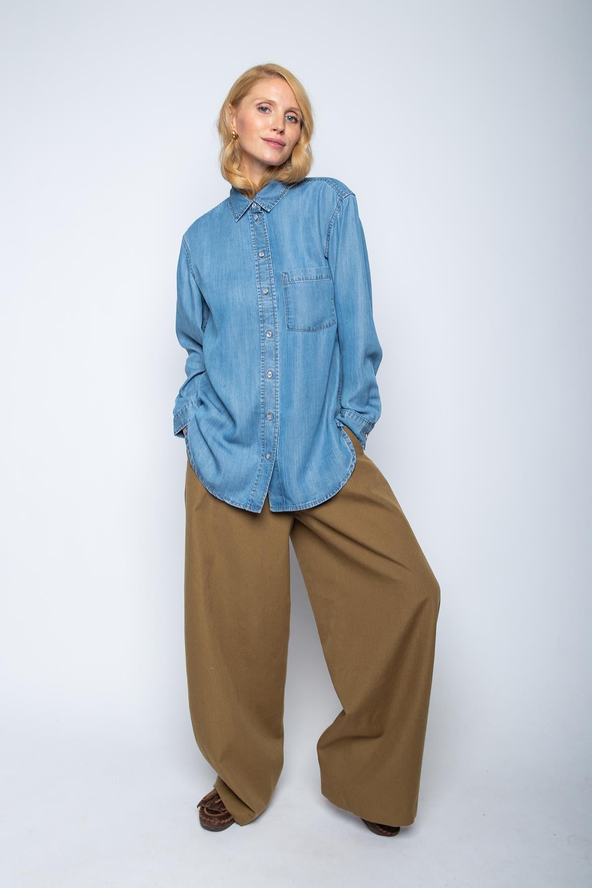 Jeansbluse oversize von Emily van den Bergh