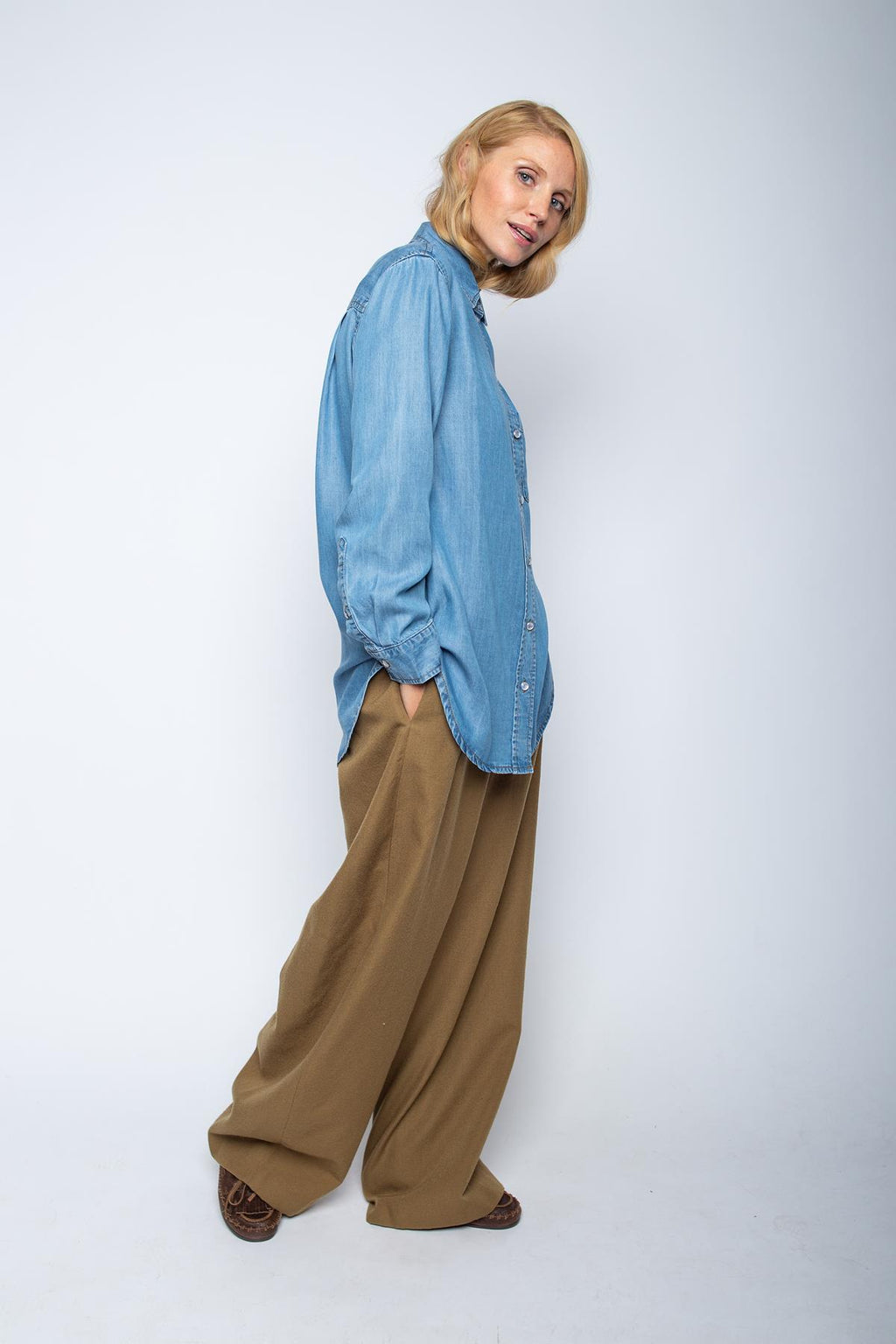 Jeansbluse oversize von Emily van den Bergh