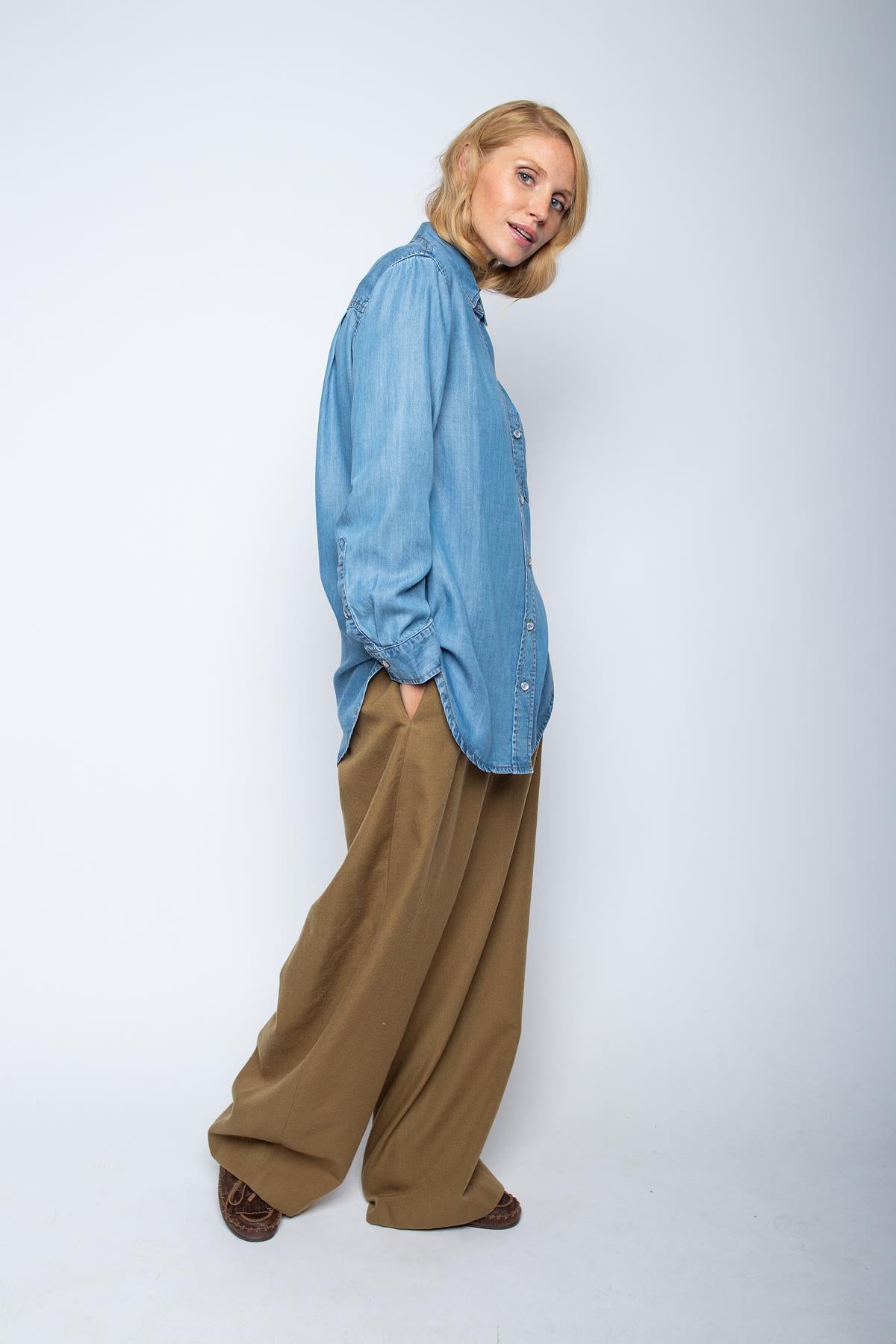 Jeansbluse oversize von Emily van den Bergh