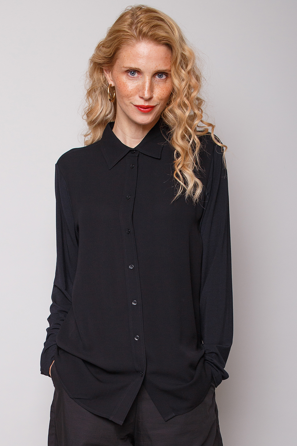 Schwarze Klassiker Bluse von Emily van den Bergh