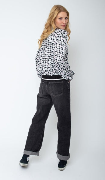 Emily van den Bergh Shirtbluse in elegantem Schwarz-Rosa mit geometrischem Muster