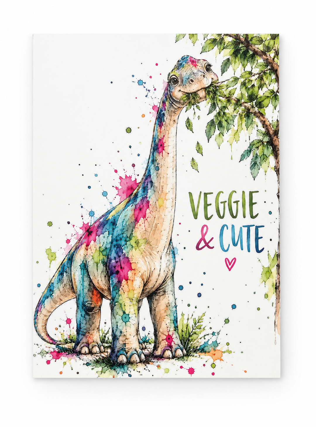 Hochformatige DIN-A6-Postkarte mit farbenfrohem Dinosaurier zwischen grünen Blättern und dem Text Veggie & Cmte