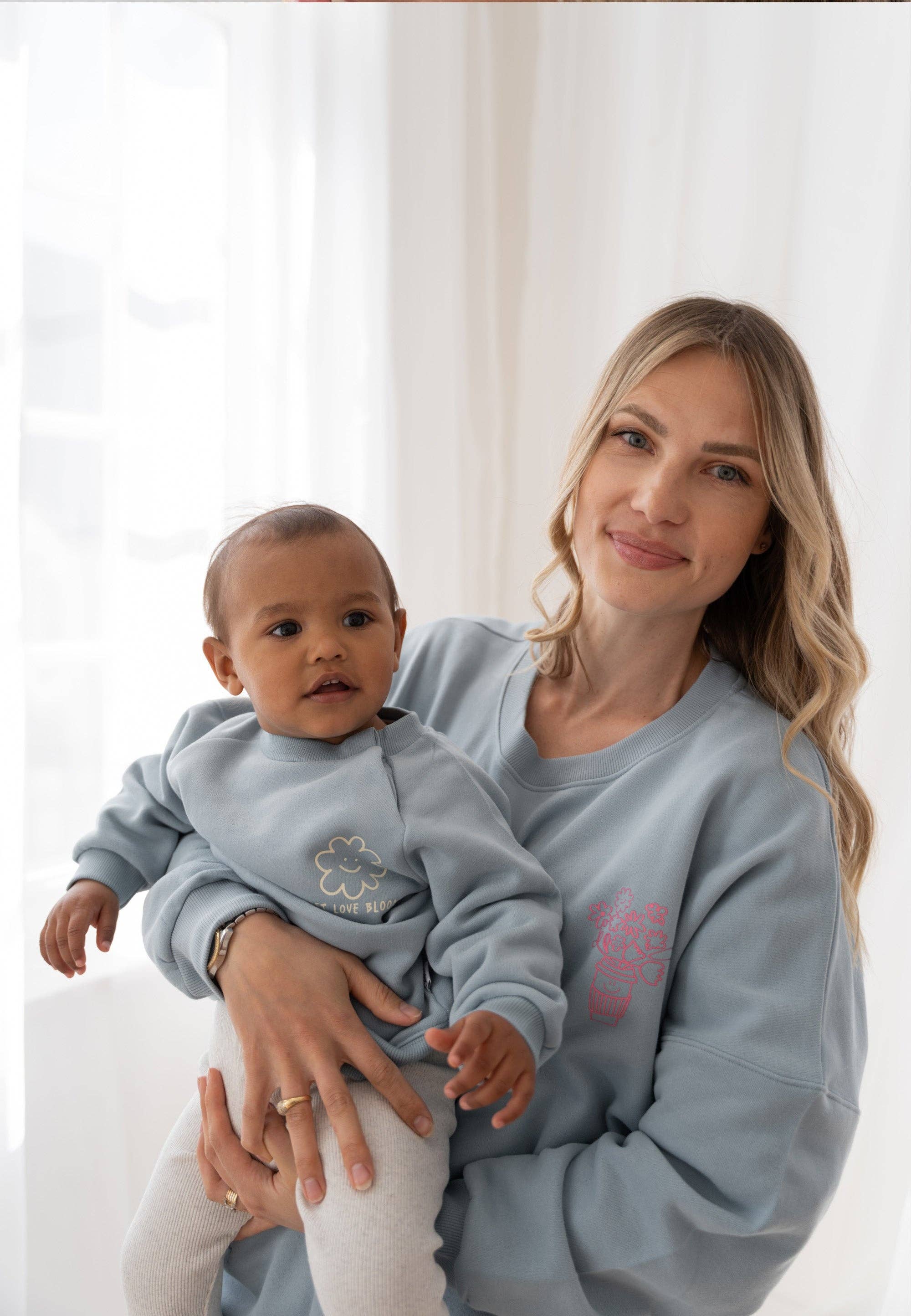 Erwachsenen Sweatshirt Let Love Bloom hellblau