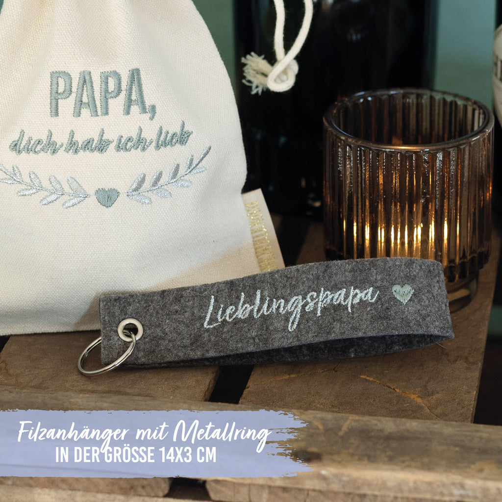 Filzschlüsselanhänger mit Säckchen bestickt „Lieblingspapa“ – Vatertag Geschenk Set 02