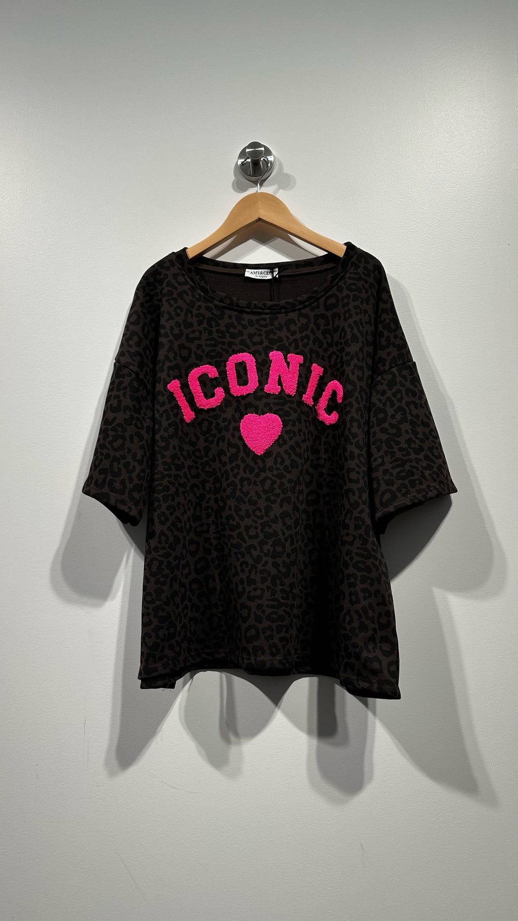 Oversize Sweatshirt mit Leopardenprint ICONIC – weitere Ansicht des lässigen Oversize-Schnitts
