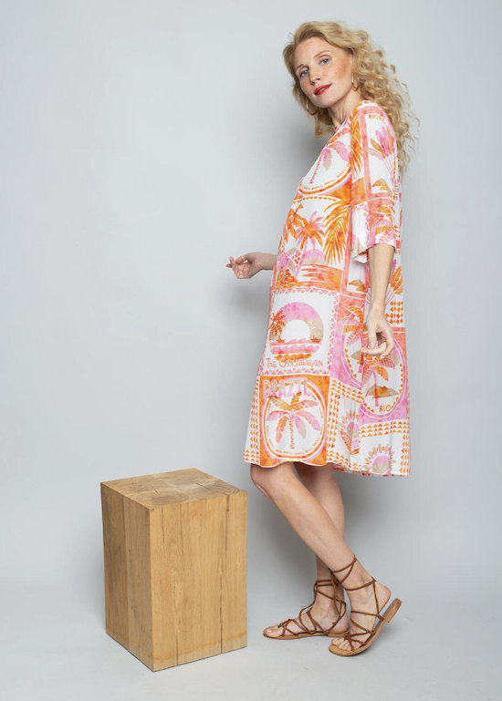 Emily van den Bergh Blusen-Kleid aus Viskose mit Holiday Print in Pink & Orange