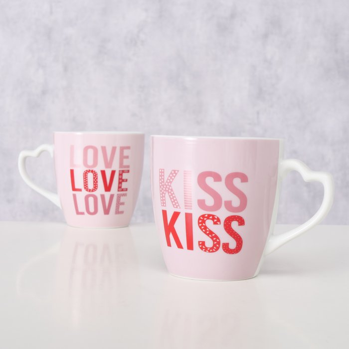 Jumbobecher Love Kiss – Lifestyle-Foto beide Becher auf hellem Hintergrund