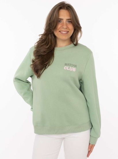 Sweatshirt Matcha Morning Zwillingsherz Mintgrün – Frontansicht getragen, Matcha Club Print