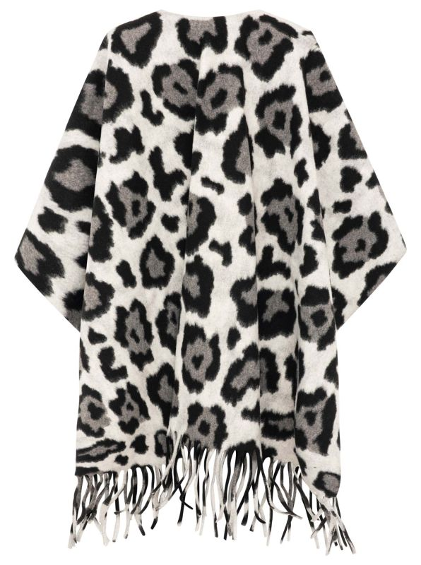 Poncho-Schal Leo Rückenansicht freihängend – cremeweiß-schwarz-grauer Animalprint